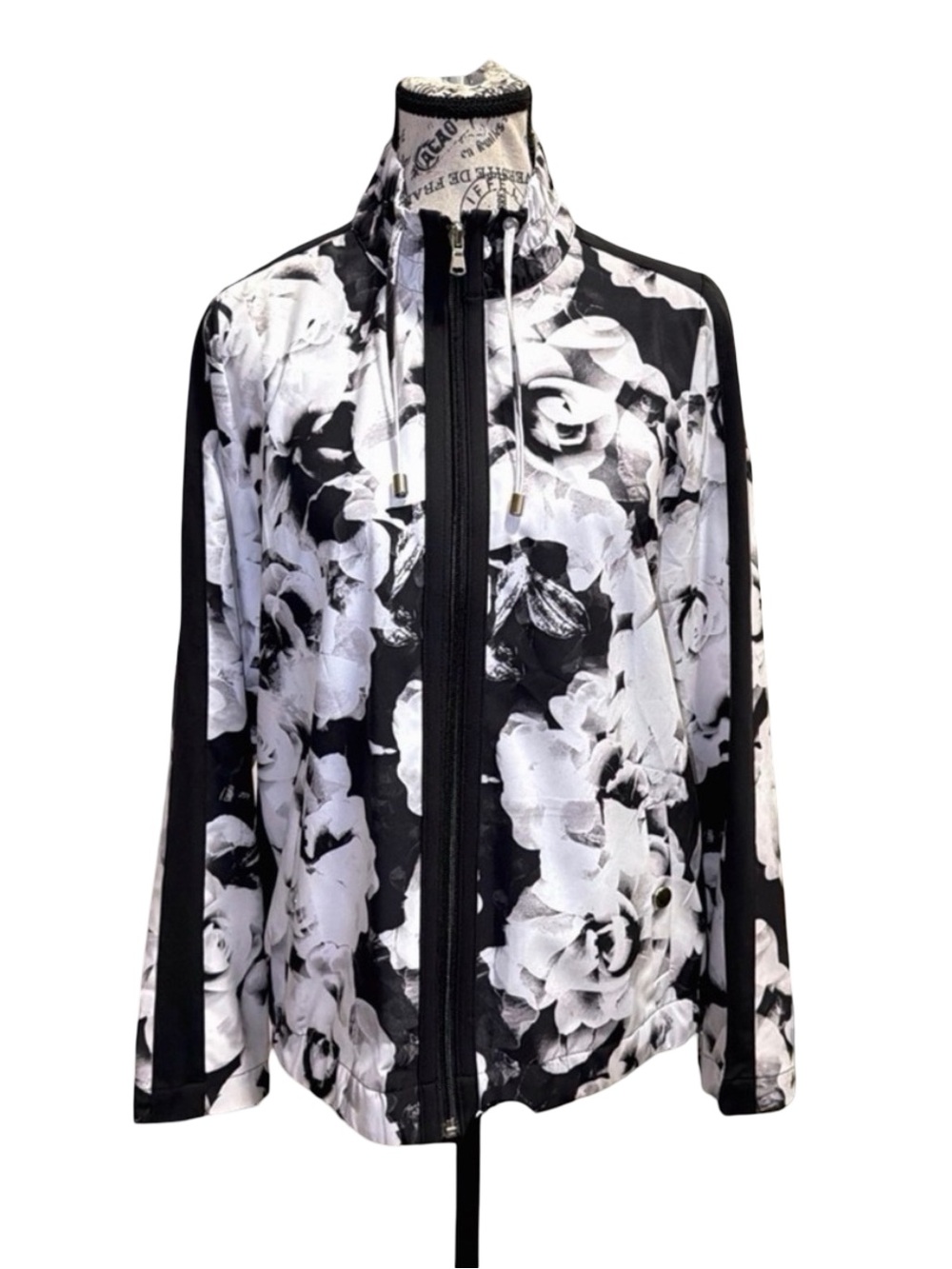 Zenergy by Chico’s Black & White Floral Zip-Front Jacket | Size 0